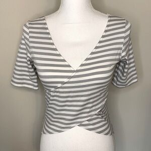 Guess Crop Top Shirt High Low Women’s Gray White Striped Cotton Blend Medium